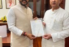 Photo of दुर्गम हिमाचली क्षेत्रों के लिए स्थायी एयर एम्बुलेंस सेवा की मांग लेकर केंद्रीय नागरिक उड्डयन मंत्री से मिले राज्यसभा सांसद डॉ. सिकंदर कुमार