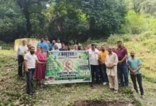 Photo of आज कर्नल डॉ संजय शांडील के द्वारा सिस्टर NGO के माध्यम से ग्राम पंचायत मनसार में पौधा रोपण किया गया