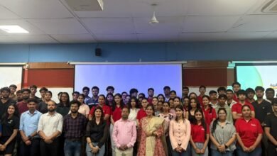 Photo of शूलिनी फ़ार्मेसी के छात्रों को इंडस्ट्री पर इंटरैक्टिव सेशन आयोजित