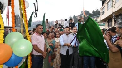 Photo of लोक निर्माण मंत्री ने 18 नई इलेक्ट्रिक बसों को हरी झंडी दिखाकर किया रवाना