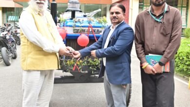 Photo of आईडीबीआई बैंक ने नौणी विवि को ट्रैक्टर किया भेंट