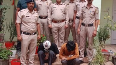 Photo of सोलन ह#त्या मामले में बड़ा अपडेट: दो आरोपी गिरफ्तार, चाकू और कड़ा बरामद; कोर्ट ने 5 दिन के पुलिस रिमांड पर भेजा