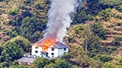 Photo of मंडी मे गैस सिलैंडर फटने से 12 कमरों का मकान जलकर राख, बाल-बाल बचा परिवार; 50 लाख से अधिक का नुक्सान