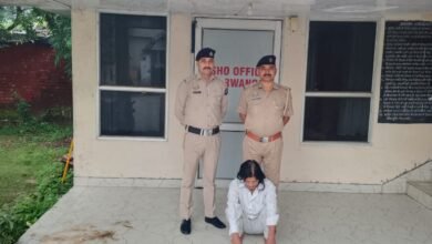 Photo of परवाणू में नशे पर बड़ी कार्रवाई! ट्रक पार्किंग में 64 वर्षीय व्यक्ति से 1 किलो 897 ग्राम चरस बरामद, आरोपी गिरफ्तार