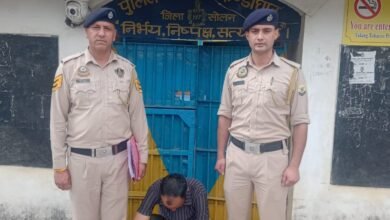 Photo of कंडाघाट में नशे पर पुलिस की कार्रवाई! पिकअप की तलाशी में 4.60 ग्राम चिट्टा बरामद, युवक पर शिकंजा