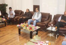 Photo of आपदा प्रभावित क्षेत्रों में नुकसान का जायजा लेने केंद्रीय टीम पहुंची कांगड़ा