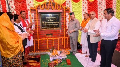 Photo of विधानसभा अध्यक्ष कुलदीप सिंह पठानिया ने भटियात में दो संपर्क सड़कों का किया शिलान्यास