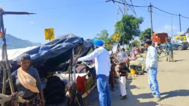 Photo of सोलन में अतिक्रमण पर नगर निगम का शिकंजा, सड़क किनारे से हटाया सामान