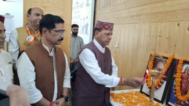 Photo of # चार साल में हिमाचल को कर्ज, भ्रष्टाचार, माफिया राज और तालाबंदी के अंधकार में धकेल गई सुक्खू सरकार, जनता पर टैक्स का कहर और मित्रों पर सरकारी खजाना लुटा रही कांग्रेस : डॉ. राजीव बिंदल