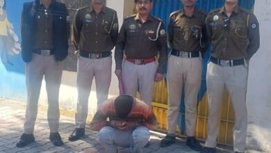 Photo of कंडाघाट के 2 मंदिरों के दानपात्र तोड़कर उड़ाए ₹21 हजार, CCTV से पकड़ा गया आरोपी; पहले भी 6 चोरी के मामलों में आया नाम