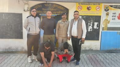 Photo of सेना का अधिकारी बनकर घूम रहा था युवक, पुलिस ने किराये के कमरे से पकड़ा; 2 भगोड़े भी गिरफ्तार,