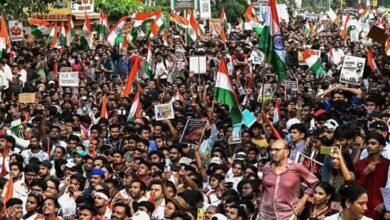 Photo of दिल्ली से लेकर मुंबई तक भारी बवाल, तीन पूर्व सीएम समेत हजारों हिरासत में