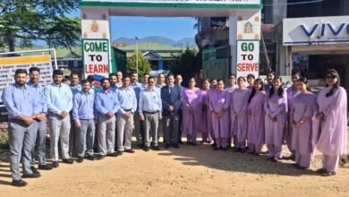 Photo of हिमाचल के 148 सरकारी CBSE स्कूलों में आज से शिक्षकों का नया ड्रेस कोड लागू, पहचान पत्र पहनना भी अनिवार्य; जानिए क्या रहेगा नया पहनावा